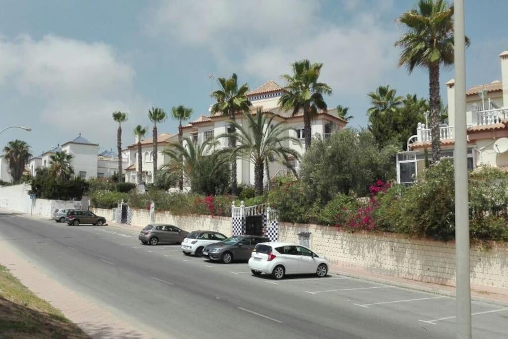 Schoenes Ruhiges Rooftop Apartment Mit Grosser Dachterrasse Torrevieja Kültér fotó