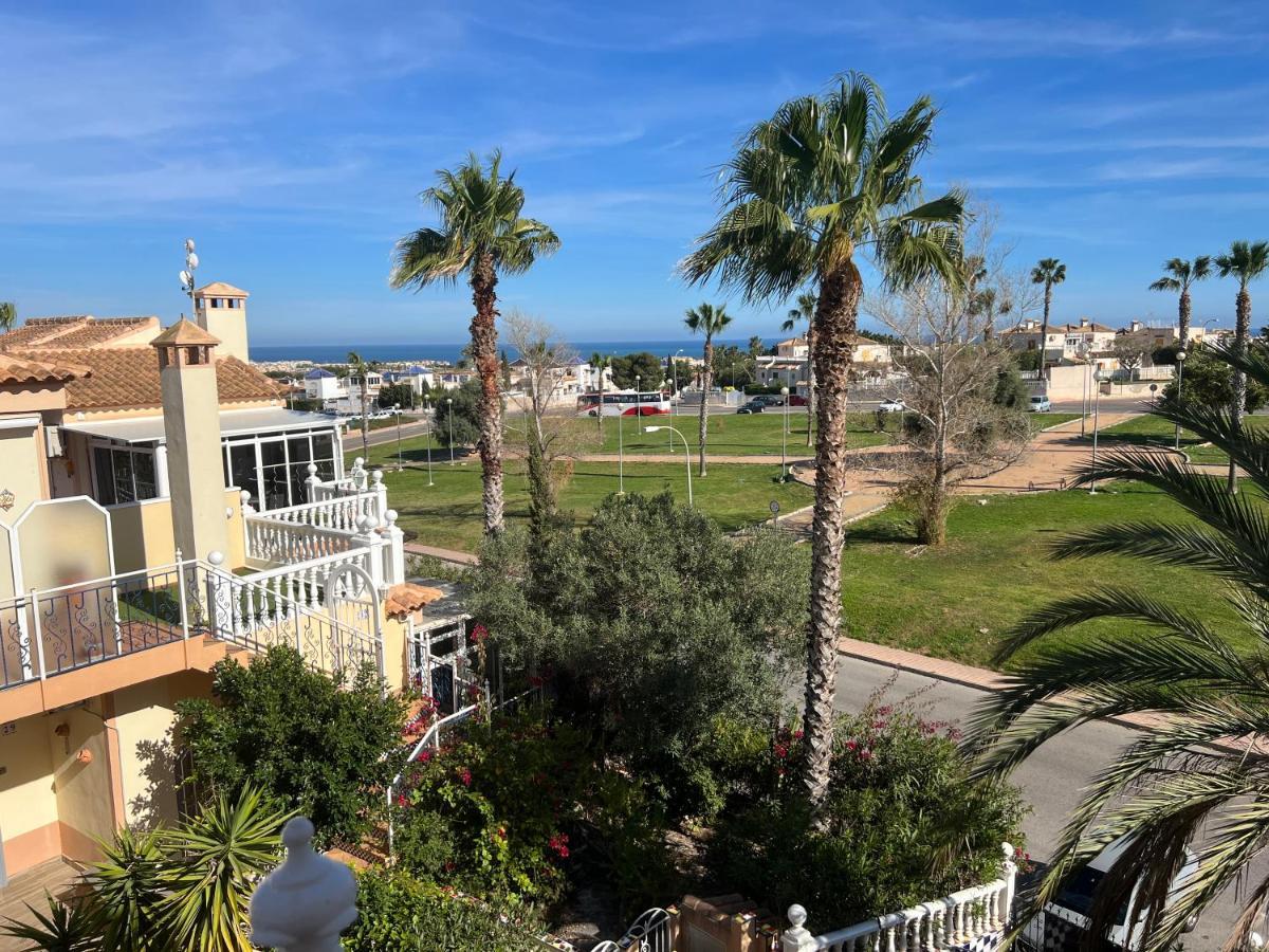 Schoenes Ruhiges Rooftop Apartment Mit Grosser Dachterrasse Torrevieja Kültér fotó