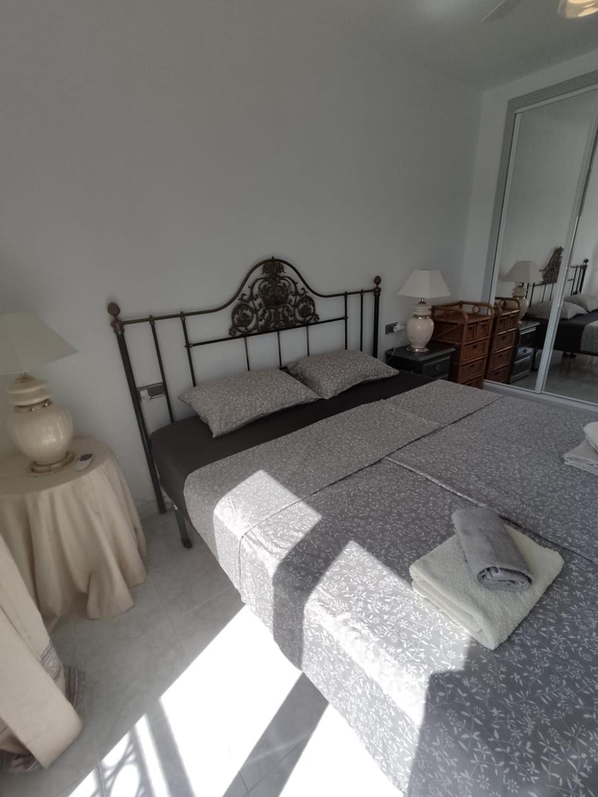 Schoenes Ruhiges Rooftop Apartment Mit Grosser Dachterrasse Torrevieja Kültér fotó