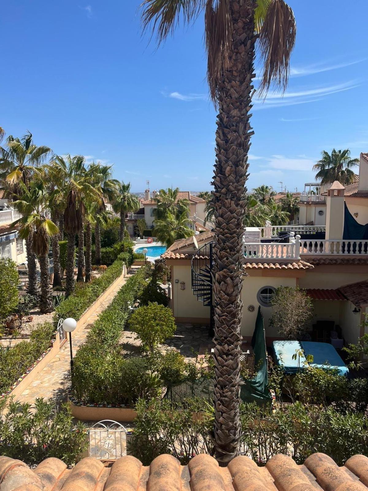 Schoenes Ruhiges Rooftop Apartment Mit Grosser Dachterrasse Torrevieja Kültér fotó