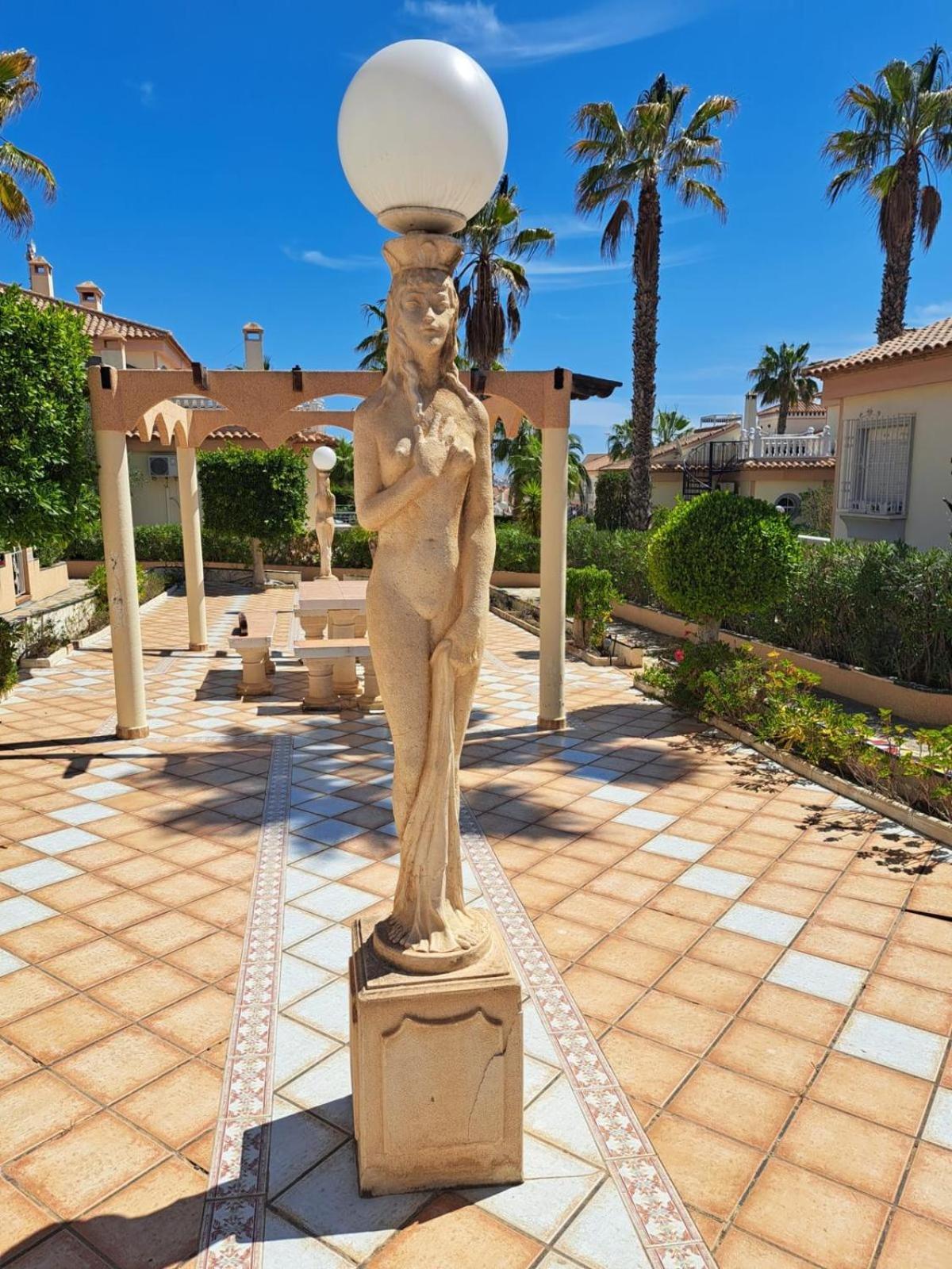 Schoenes Ruhiges Rooftop Apartment Mit Grosser Dachterrasse Torrevieja Kültér fotó
