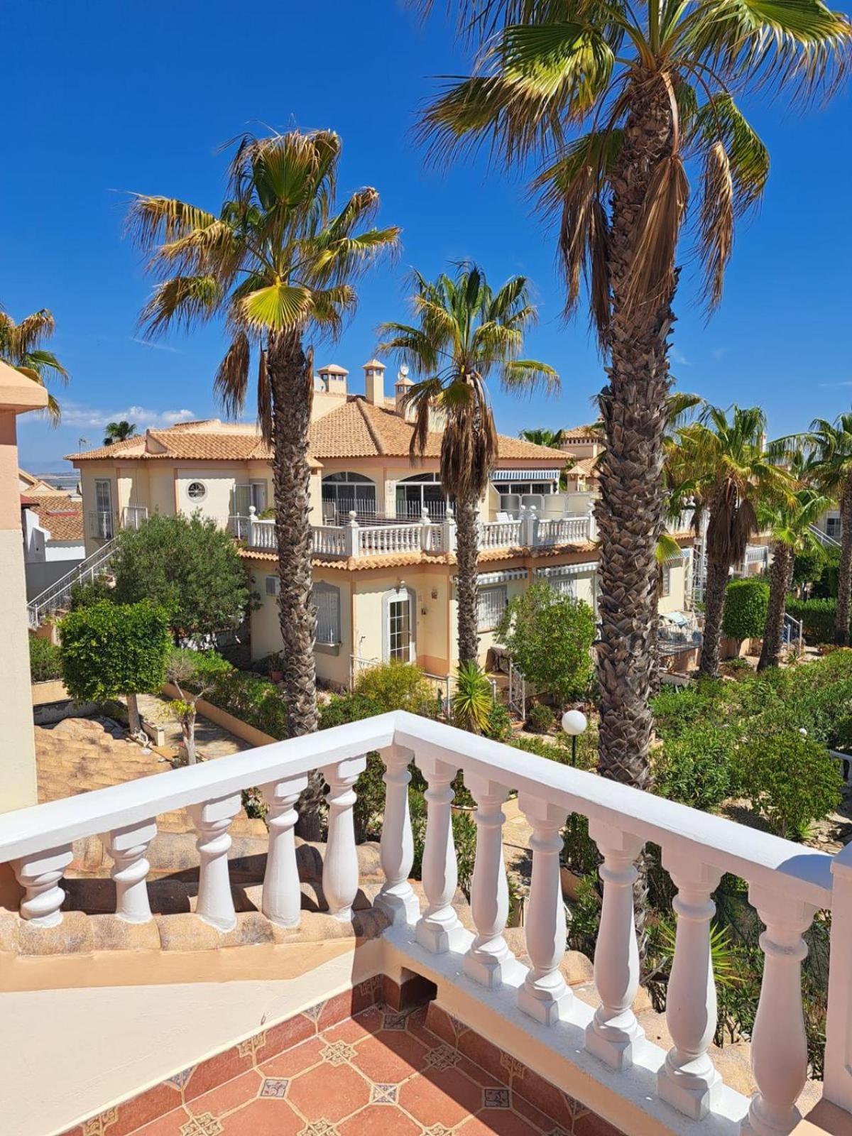 Schoenes Ruhiges Rooftop Apartment Mit Grosser Dachterrasse Torrevieja Kültér fotó