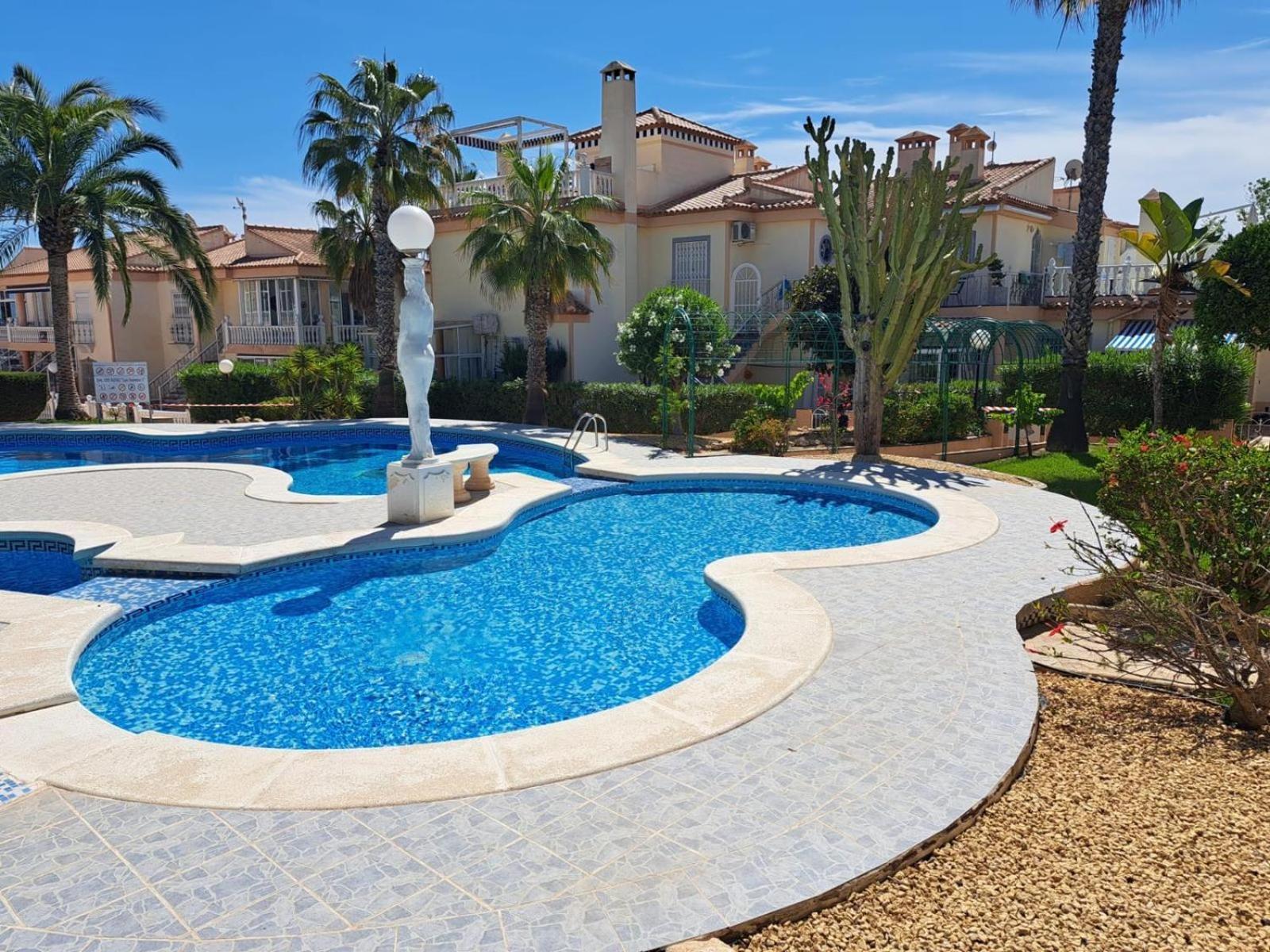 Schoenes Ruhiges Rooftop Apartment Mit Grosser Dachterrasse Torrevieja Kültér fotó
